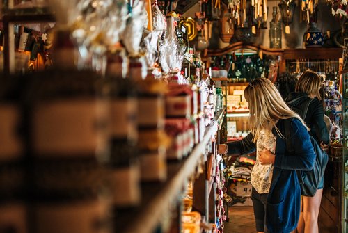 WooCommerce order management for e-commerce manufacturers.
