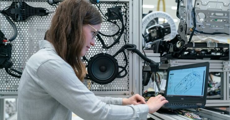 MES ERP are two different types of software for tracking manufacturing, but one considers the entire business while the other helps improve efficiency on the shop floor.