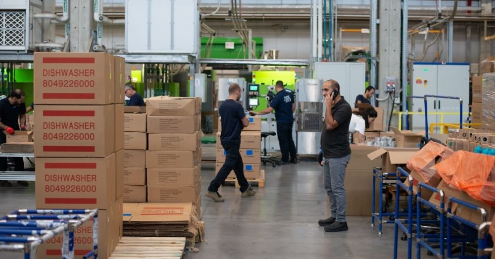 Manufacturers using Xero will quickly realize there are some limitations with using it to monitor batch production. That's why we put together this article on Xero tracked inventory, the issues, and the solutions to optimize your manufacturing with it.