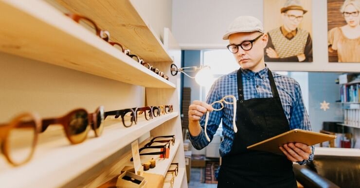 Growing manufacturers like “Framed” know that going with the direct to consumer business model means they can offer a more tailored approach to customers. By speaking directly with their customers they can more easily analyze which aspects of their product designs to highlight, and which they can taper off.