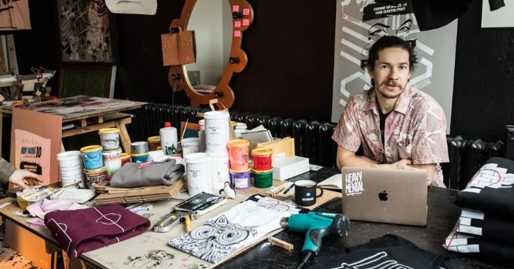 It’s estimated that 1.8 billion people shop online worldwide , that’s why it's essential to get set-up with an e-commerce platform such as Shopify to take advantage of this opportunity.